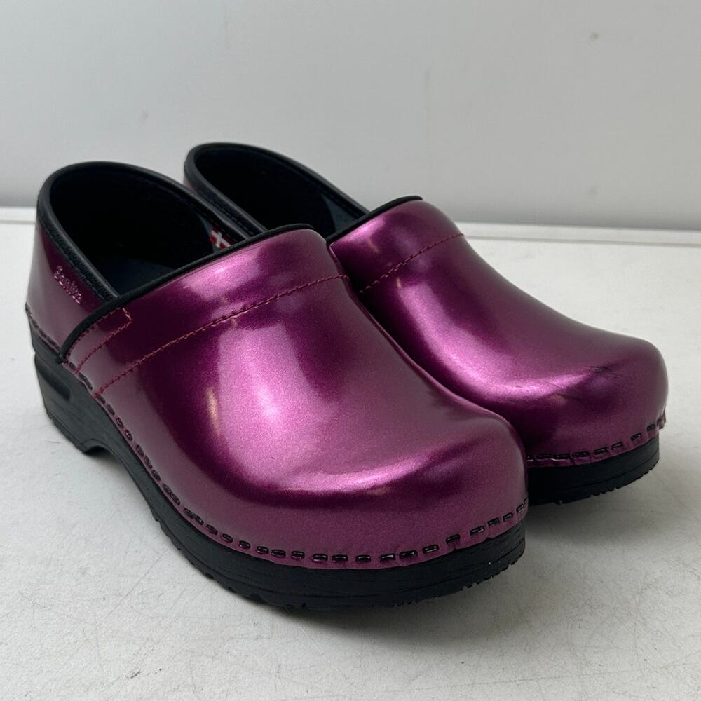 Sanita Professional Fuchsia Patent Leather Clogs Women's Sz 5 (36 EU)